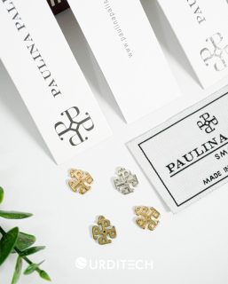 Nuestras ๐ฅ๐ก๐๐๐๐จ ๐ฅ๐๐ง๐จ๐ค๐ฃ๐๐ก๐๐ฏ๐๐๐๐จ destacan el logotipo o nombre de tu marca con un toque elegante y distintivo. โจ
Ademรกs, aรฑaden textura y exclusividad, ๐ฝ๐ฒ๐ฟ๐ณ๐ฒ๐ฐ๐๐ฎ๐ ๐ฝ๐ฎ๐ฟ๐ฎ ๐บ๐ผ๐ฑ๐ฎ ๐ฝ๐ฟ๐ฒ๐บ๐ถ๐๐บ ๐ผ ๐ฒ๐ฑ๐ถ๐ฐ๐ถ๐ผ๐ป๐ฒ๐ ๐น๐ถ๐บ๐ถ๐๐ฎ๐ฑ๐ฎ๐.
Descubre nuestros acabados: ๐ฃ๐น๐ฎ๐๐ฒ๐ฎ๐ฑ๐ผ, ๐๐ผ๐ฟ๐ฎ๐ฑ๐ผ, ๐๐ฟ๐ผ๐ป๐ฐ๐ฒ ๐ ๐ฅ๐ผ๐๐ฒ ๐๐ผ๐น๐ฑ.๐ท๏ธ
#PlacasPersonalizadas #ModaPremium #EdicionesLimitadas #DetallesElegantes #RoseGoldVibes #Urditech